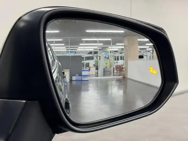 トヨタ ＲＡＶ４ アドベンチャー オフロードPKG 三重県 2022(令4)年 1.8万km アティチュードブラックマイカ ガソリン/フルタイム4WD/MTモード付フロアCVT/純正 9インチ ディスプレイオーディオ & ナビ/（FM/AM/Bluetooth/USB/iPod/Miracast/AppleCarPlay/AndroidAuto）/バックガイドモニター/ビルトイン ETC/Toyota Safety Sense/●プリクラッシュセーフティ/●レーントレーシングアシスト/●オートハイビーム/●レーダークルコン/●ロードサインアシスト/・【OP】リヤクロストラフィックオートブレーキ/・【OP】ブラインドスポットモニター/・パーキングサポートブレーキ（前後静止物・後方接近車両*）/・先行車発進告知機能/など/装備/●【OP】デジタルインナーミラー/●合皮シート/●パワーシート（Dメモリー付8way＆ランバーサポート）/●【OP】シートヒーター＆ベンチレーション（D/N）＋ステアリングヒーター/●左右独立オートエアコン/●ステアリングスイッチ/●オートライト/●LEDヘッドランプ&フロントフォグランプ/●プッシュスタート/●スマートキーx1/●純正18inAW/など