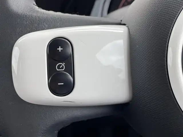 ルノー ルノー トゥインゴ S 東京都 2022(令4)年 1.1万km 黄 純正ディスプレイオーディオ/ETC/Bカメラ/ドライブレコーダー/コーナーセンサー/5Fミッション/アイドリングストップ/純正16インチアルミホイール