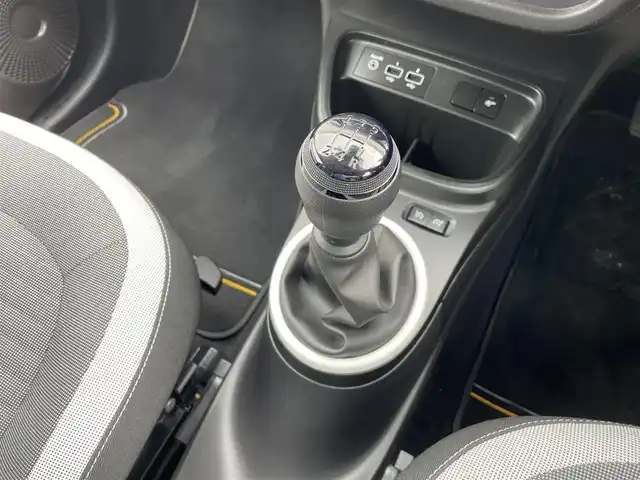 ルノー ルノー トゥインゴ S 東京都 2022(令4)年 1.1万km 黄 純正ディスプレイオーディオ/ETC/Bカメラ/ドライブレコーダー/コーナーセンサー/5Fミッション/アイドリングストップ/純正16インチアルミホイール