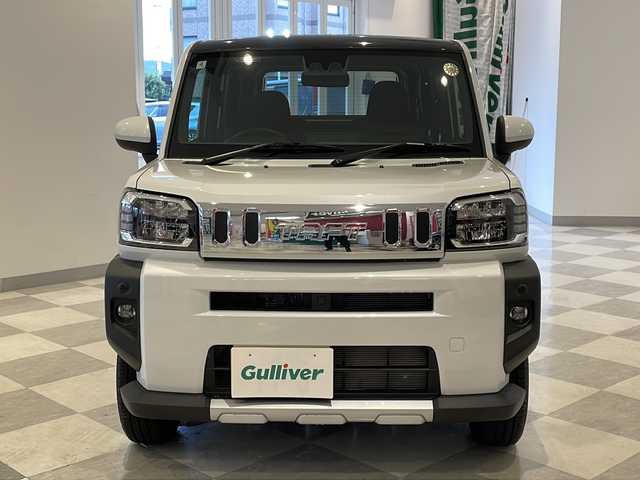 ダイハツ タフト G クロムベンチャー 福井県 2024(令6)年 0.1万km シャイニングホワイトパール 4WD/ガラスルーフ/純正７インチナビ/フルセグTV/BT/CD/DVD/USB/バックカメラ/スマートアシスト/・衝突回避支援ブレーキ/・車線逸脱警報/・先行車発信お知らせ/・標識認識機能/・コーナーセンサー/・オートハイビーム/シートヒーター/オートライト/LEDヘッドライト/純正15インチアルミホイール/プッシュスタート/スマートキー×2/純正フロアマット/ステアリングスイッチ