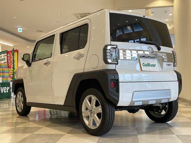 ダイハツ タフト G クロムベンチャー 福井県 2024(令6)年 0.1万km シャイニングホワイトパール 4WD/ガラスルーフ/純正７インチナビ/フルセグTV/BT/CD/DVD/USB/バックカメラ/スマートアシスト/・衝突回避支援ブレーキ/・車線逸脱警報/・先行車発信お知らせ/・標識認識機能/・コーナーセンサー/・オートハイビーム/シートヒーター/オートライト/LEDヘッドライト/純正15インチアルミホイール/プッシュスタート/スマートキー×2/純正フロアマット/ステアリングスイッチ