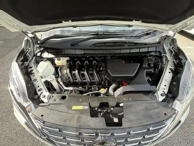 日産 セレナ ハイウェイスター V 千葉県 2020(令2)年 1.7万km ブリリアントホワイトパール 純正SDナビ（AM/FM/CD/DVD/Bluetooth）/フルセグTV/フリップダウンモニター/プロパイロット/両側パワースライドドア/インテリジェントパーキングアシスト/バックカメラ/サイドカメラ/全方位カメラ/ETC/衝突被害軽減システム/LEDヘッドライト/フォグランプ/後席テーブル（カップホルダー付き）/ロールサンシェード/純正アルミホイール/純正フロアマット