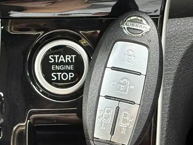 日産 セレナ ハイウェイスター V 千葉県 2020(令2)年 1.7万km ブリリアントホワイトパール 純正SDナビ（AM/FM/CD/DVD/Bluetooth）/フルセグTV/フリップダウンモニター/プロパイロット/両側パワースライドドア/インテリジェントパーキングアシスト/バックカメラ/サイドカメラ/全方位カメラ/ETC/衝突被害軽減システム/LEDヘッドライト/フォグランプ/後席テーブル（カップホルダー付き）/ロールサンシェード/純正アルミホイール/純正フロアマット
