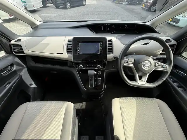 日産 セレナ ハイウェイスター V 千葉県 2020(令2)年 1.7万km ブリリアントホワイトパール 純正SDナビ（AM/FM/CD/DVD/Bluetooth）/フルセグTV/フリップダウンモニター/プロパイロット/両側パワースライドドア/インテリジェントパーキングアシスト/バックカメラ/サイドカメラ/全方位カメラ/ETC/衝突被害軽減システム/LEDヘッドライト/フォグランプ/後席テーブル（カップホルダー付き）/ロールサンシェード/純正アルミホイール/純正フロアマット