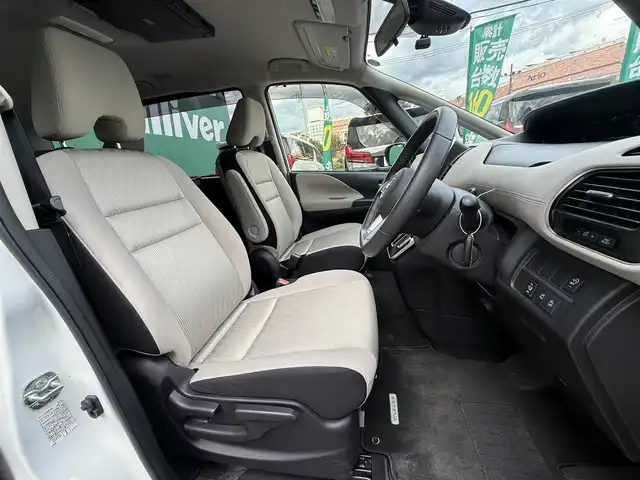 日産 セレナ ハイウェイスター V 千葉県 2020(令2)年 1.7万km ブリリアントホワイトパール 純正SDナビ（AM/FM/CD/DVD/Bluetooth）/フルセグTV/フリップダウンモニター/プロパイロット/両側パワースライドドア/インテリジェントパーキングアシスト/バックカメラ/サイドカメラ/全方位カメラ/ETC/衝突被害軽減システム/LEDヘッドライト/フォグランプ/後席テーブル（カップホルダー付き）/ロールサンシェード/純正アルミホイール/純正フロアマット