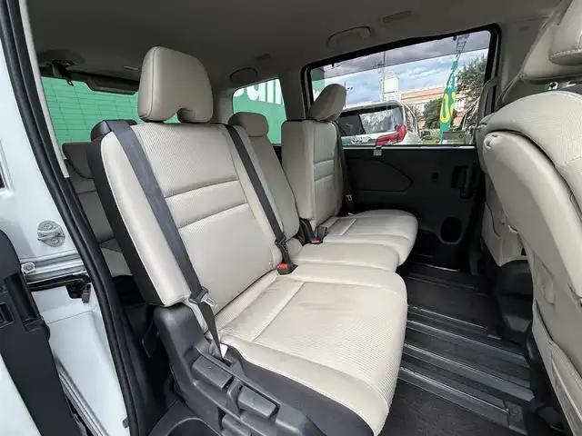日産 セレナ ハイウェイスター V 千葉県 2020(令2)年 1.7万km ブリリアントホワイトパール 純正SDナビ（AM/FM/CD/DVD/Bluetooth）/フルセグTV/フリップダウンモニター/プロパイロット/両側パワースライドドア/インテリジェントパーキングアシスト/バックカメラ/サイドカメラ/全方位カメラ/ETC/衝突被害軽減システム/LEDヘッドライト/フォグランプ/後席テーブル（カップホルダー付き）/ロールサンシェード/純正アルミホイール/純正フロアマット