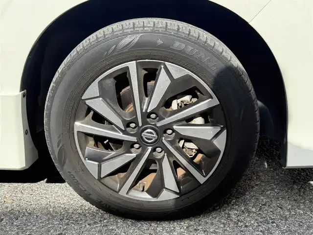 日産 セレナ ハイウェイスター V 千葉県 2020(令2)年 1.7万km ブリリアントホワイトパール 純正SDナビ（AM/FM/CD/DVD/Bluetooth）/フルセグTV/フリップダウンモニター/プロパイロット/両側パワースライドドア/インテリジェントパーキングアシスト/バックカメラ/サイドカメラ/全方位カメラ/ETC/衝突被害軽減システム/LEDヘッドライト/フォグランプ/後席テーブル（カップホルダー付き）/ロールサンシェード/純正アルミホイール/純正フロアマット