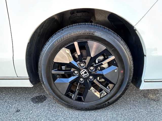 ホンダ ステップワゴン スパーダ eHEV 大阪府 2023(令5)年 2万km プラチナホワイトパール 純正9型ナビ(BT/CD/DVD/SD/フルセグ)/バックカメラ/フリップダウンモニター/ブラインドスポットモニター/衝突被害軽減システム/レーンキープアシスト/コーナーセンサー/アダクティブクルーズコントロール/オートライト/オートマチックハイビーム/純正アルミホイール/純正フロアマット/両側パワースライドドア/電動リアゲート/電動格納ミラー/ドライブレコーダー/ETC/プッシュスタートボタン