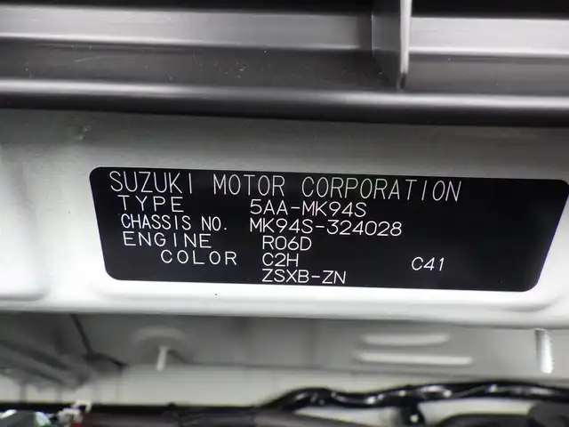 スズキ スペーシア カスタム HYBRID XS 千葉県 2025(令7)年 0.1千km ピュアホワイトパール/ブラック2トーン カスタム HV XS　全方位モニター付きメモリ-ナビゲーション・スズキコネクト対応通信機装着車(195800円)/スズキセーフティサポート/レーダークルーズコントロール/アイドリングストップ/両側パワースライドドア/ハーフレザーシート/前席シートヒーター/9インチ純正メモリーナビ/地デジTV/【Bluetooth接続】/全方位モニター/ヘッドアップディスプレイ/革巻きステアリング/ステアリングヒーター/ステアリングスイッチ/LEDヘッドライト/ウインカーミラー/純正15インチアルミホイル/サイド/カーテンエアバッグ/携帯リモコン