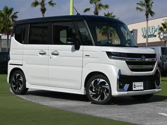 スズキ スペーシア カスタム HYBRID XS 千葉県 2025(令7)年 0.1千km ピュアホワイトパール/ブラック2トーン カスタム HV XS　全方位モニター付きメモリ-ナビゲーション・スズキコネクト対応通信機装着車(195800円)/スズキセーフティサポート/レーダークルーズコントロール/アイドリングストップ/両側パワースライドドア/ハーフレザーシート/前席シートヒーター/9インチ純正メモリーナビ/地デジTV/【Bluetooth接続】/全方位モニター/ヘッドアップディスプレイ/革巻きステアリング/ステアリングヒーター/ステアリングスイッチ/LEDヘッドライト/ウインカーミラー/純正15インチアルミホイル/サイド/カーテンエアバッグ/携帯リモコン