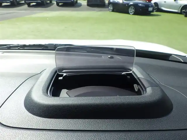 スズキ スペーシア カスタム HYBRID XS 千葉県 2025(令7)年 0.1千km ピュアホワイトパール/ブラック2トーン カスタム HV XS　全方位モニター付きメモリ-ナビゲーション・スズキコネクト対応通信機装着車(195800円)/スズキセーフティサポート/レーダークルーズコントロール/アイドリングストップ/両側パワースライドドア/ハーフレザーシート/前席シートヒーター/9インチ純正メモリーナビ/地デジTV/【Bluetooth接続】/全方位モニター/ヘッドアップディスプレイ/革巻きステアリング/ステアリングヒーター/ステアリングスイッチ/LEDヘッドライト/ウインカーミラー/純正15インチアルミホイル/サイド/カーテンエアバッグ/携帯リモコン