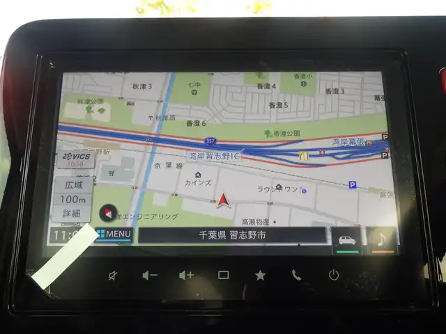 スズキ スペーシア カスタム HYBRID XS 千葉県 2025(令7)年 0.1千km ピュアホワイトパール/ブラック2トーン カスタム HV XS　全方位モニター付きメモリ-ナビゲーション・スズキコネクト対応通信機装着車(195800円)/スズキセーフティサポート/レーダークルーズコントロール/アイドリングストップ/両側パワースライドドア/ハーフレザーシート/前席シートヒーター/9インチ純正メモリーナビ/地デジTV/【Bluetooth接続】/全方位モニター/ヘッドアップディスプレイ/革巻きステアリング/ステアリングヒーター/ステアリングスイッチ/LEDヘッドライト/ウインカーミラー/純正15インチアルミホイル/サイド/カーテンエアバッグ/携帯リモコン