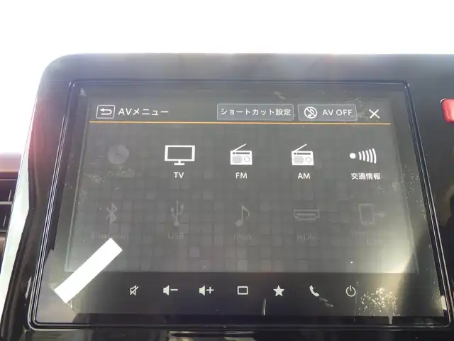 スズキ スペーシア カスタム HYBRID XS 千葉県 2025(令7)年 0.1千km ピュアホワイトパール/ブラック2トーン カスタム HV XS　全方位モニター付きメモリ-ナビゲーション・スズキコネクト対応通信機装着車(195800円)/スズキセーフティサポート/レーダークルーズコントロール/アイドリングストップ/両側パワースライドドア/ハーフレザーシート/前席シートヒーター/9インチ純正メモリーナビ/地デジTV/【Bluetooth接続】/全方位モニター/ヘッドアップディスプレイ/革巻きステアリング/ステアリングヒーター/ステアリングスイッチ/LEDヘッドライト/ウインカーミラー/純正15インチアルミホイル/サイド/カーテンエアバッグ/携帯リモコン