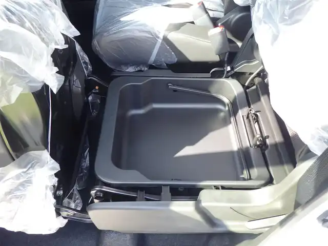 スズキ スペーシア カスタム HYBRID XS 千葉県 2025(令7)年 0.1千km ピュアホワイトパール/ブラック2トーン カスタム HV XS　全方位モニター付きメモリ-ナビゲーション・スズキコネクト対応通信機装着車(195800円)/スズキセーフティサポート/レーダークルーズコントロール/アイドリングストップ/両側パワースライドドア/ハーフレザーシート/前席シートヒーター/9インチ純正メモリーナビ/地デジTV/【Bluetooth接続】/全方位モニター/ヘッドアップディスプレイ/革巻きステアリング/ステアリングヒーター/ステアリングスイッチ/LEDヘッドライト/ウインカーミラー/純正15インチアルミホイル/サイド/カーテンエアバッグ/携帯リモコン