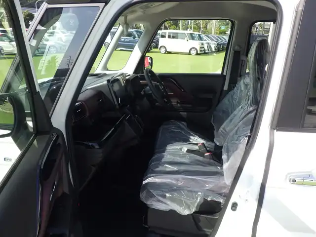 スズキ スペーシア カスタム HYBRID XS 千葉県 2025(令7)年 0.1千km ピュアホワイトパール/ブラック2トーン カスタム HV XS　全方位モニター付きメモリ-ナビゲーション・スズキコネクト対応通信機装着車(195800円)/スズキセーフティサポート/レーダークルーズコントロール/アイドリングストップ/両側パワースライドドア/ハーフレザーシート/前席シートヒーター/9インチ純正メモリーナビ/地デジTV/【Bluetooth接続】/全方位モニター/ヘッドアップディスプレイ/革巻きステアリング/ステアリングヒーター/ステアリングスイッチ/LEDヘッドライト/ウインカーミラー/純正15インチアルミホイル/サイド/カーテンエアバッグ/携帯リモコン