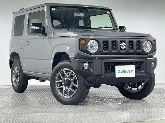 スズキ ジムニー XC 神奈川県 2025(令7)年 0.1千km ミディアムグレー ４WD/ターボ/セーフティサポート/デュアルセンサーブレーキサポート/誤発進抑制機能/車線逸脱警報機能/ふらつき警報機能/先行車発進お知らせ機能/標識認識機能/ハイビームアシスト/リアセンサー/クルーズコントロール/アイドリングストップ/ダウンヒルアシストコントロール/革巻きコンビステアリング/前席シートヒーター/革巻きステアリング/ステアリングスイッチ/プッシュスタート/スマートキー/LEDヘッドランプ/LEDフロントフォグランプ/オートライト/ヘッドライトウォッシャー/純正16インチアルミホイール/背面タイヤ/取説　保証書　スペアキー