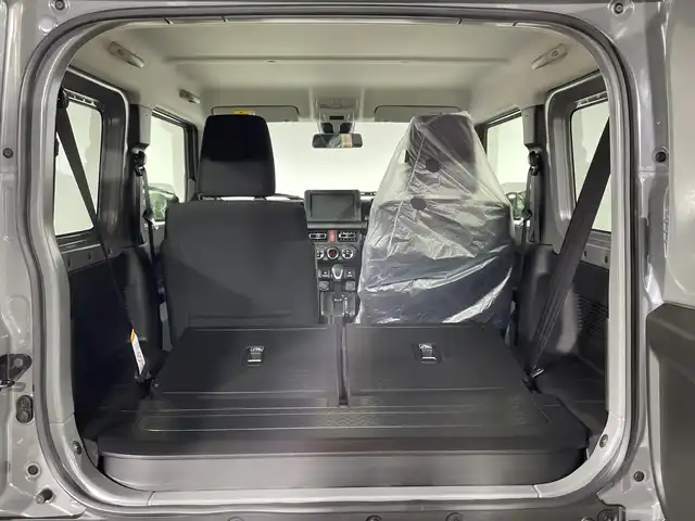 スズキ ジムニー XC 神奈川県 2025(令7)年 0.1千km ミディアムグレー ４WD/ターボ/セーフティサポート/デュアルセンサーブレーキサポート/誤発進抑制機能/車線逸脱警報機能/ふらつき警報機能/先行車発進お知らせ機能/標識認識機能/ハイビームアシスト/リアセンサー/クルーズコントロール/アイドリングストップ/ダウンヒルアシストコントロール/革巻きコンビステアリング/前席シートヒーター/革巻きステアリング/ステアリングスイッチ/プッシュスタート/スマートキー/LEDヘッドランプ/LEDフロントフォグランプ/オートライト/ヘッドライトウォッシャー/純正16インチアルミホイール/背面タイヤ/取説　保証書　スペアキー