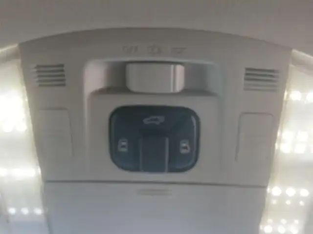 トヨタ ヴェルファイア 2．4Z ゴールデンアイズ 埼玉県 2013(平25)年 12.7万km ホワイトパールクリスタルシャイン (株)IDOMが運営する【じしゃロン鳩ヶ谷店】の自社ローン専用車両になりますこちらは現金またはオートローンご利用時の価格です。自社ローンご希望の方は別途その旨お申付け下さい/登録時127098km/アルパイン9インチSDナビ(品番:VIE-X009)/バックカメラ/社外フリップダウンモニター/オットマン/キャプテンシート/クルーズコントロール追従機能無/プッシュスタート/両側パワースライドドア/ワンタッチオートスライドドア/ETC/HIDヘッドライト/ハーフレザーシート/ドライブレコーダー/クリアランスソナー/プッシュスタート/ナノイー/パワーバックドア/電動格納機能付きウインカーミラー