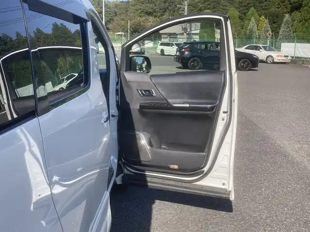 トヨタ ヴェルファイア 2．4Z ゴールデンアイズ 埼玉県 2013(平25)年 12.7万km ホワイトパールクリスタルシャイン (株)IDOMが運営する【じしゃロン鳩ヶ谷店】の自社ローン専用車両になりますこちらは現金またはオートローンご利用時の価格です。自社ローンご希望の方は別途その旨お申付け下さい/登録時127098km/アルパイン9インチSDナビ(品番:VIE-X009)/バックカメラ/社外フリップダウンモニター/オットマン/キャプテンシート/クルーズコントロール追従機能無/プッシュスタート/両側パワースライドドア/ワンタッチオートスライドドア/ETC/HIDヘッドライト/ハーフレザーシート/ドライブレコーダー/クリアランスソナー/プッシュスタート/ナノイー/パワーバックドア/電動格納機能付きウインカーミラー