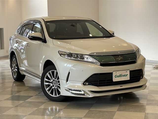 トヨタ ハリアー プレミアム 福井県 2019(平31)年 3.7万km ホワイトパールクリスタルシャイン ワンオーナー/TRDエアロ/純正９インチSDナビ/フルセグTV/BT/CD/DVD/SD/バックカメラ/社外サイドカメラ(MAXWIN)/セーフティセンス/・レーダークルーズコントロール/・プリクラッシュセーフティ/・レーンディパーチャーアラート/・オートマチックハイビーム/・インテリジェントクリアランスソナー/ETC/ドライブレコーダー/パワーバックドア/パワーシート/ハーフレザーシート/ウッドコンビステアリング/オートライト/LEDヘッドライト/フォグランプ/社外AWスタッドレスタイヤ車載/MTモード付AT/オートホールド/プッシュスタート/スマートキー×2/カードキー/純正フロアマット