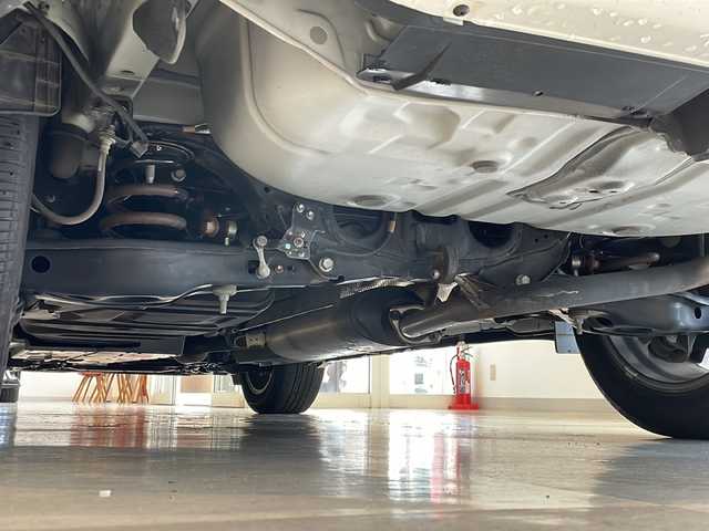 トヨタ ハリアー プレミアム 福井県 2019(平31)年 3.7万km ホワイトパールクリスタルシャイン ワンオーナー/TRDエアロ/純正９インチSDナビ/フルセグTV/BT/CD/DVD/SD/バックカメラ/社外サイドカメラ(MAXWIN)/セーフティセンス/・レーダークルーズコントロール/・プリクラッシュセーフティ/・レーンディパーチャーアラート/・オートマチックハイビーム/・インテリジェントクリアランスソナー/ETC/ドライブレコーダー/パワーバックドア/パワーシート/ハーフレザーシート/ウッドコンビステアリング/オートライト/LEDヘッドライト/フォグランプ/社外AWスタッドレスタイヤ車載/MTモード付AT/オートホールド/プッシュスタート/スマートキー×2/カードキー/純正フロアマット