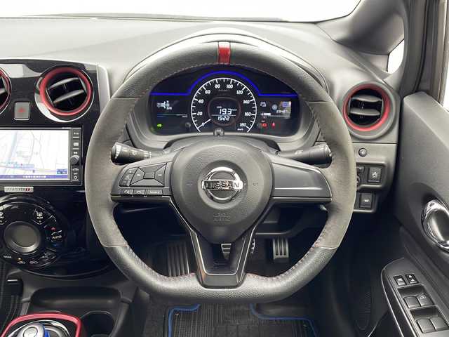 日産 ノート e－パワー ニスモ 千葉県 2017(平29)年 3万km グレー 衝突軽減ブレーキ/純正SDナビ/（フルセグ/Bluetooth/FM/AM）/バックカメラ/ドライブレコーダー（前後）/純正エアロ/レーンキープアシスト/純正アルミホイール/アイドリングストップ/LEDヘッドライト/電動格納ミラー