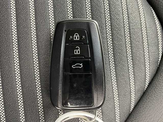 トヨタ カムリ WS 千葉県 2021(令3)年 2.9万km アティチュードブラックマイカ トヨタコネクトナビ/　CD/DVD/Bluetooth/フルセグTV/　Apple car play/Android Auto/トヨタセーフティセンス/レーダークルーズコントロール/レーンキープアシスト/衝突軽減ブレーキ/クリアランスソナー/ブラインドスポットモニター/先行車発進警報/ロードサインアシスト/電動パーキング/オートホールド/オートハイビーム/ハーフレザーシート/ビルトインETC２．０/後方ドラレコ/LEDライト/フォグランプ/パドルシフト/フロアマット/ドアバイザー