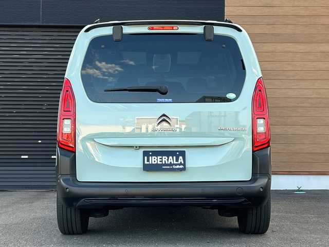 シトロエン ベルランゴ シャイン 宮崎県 2020(令2)年 5.2万km 緑 純正ナビ/・Bluetooth/・CarPlaｙ/・AM/FM/・iPod/・USB/ハロゲンライト/・ブラインドスポットモニター/・インテリジェントハイビーム/・オートライト/マルチパノラミックルーフ/ETC/リアモニター/ワイヤレス充電/プッシュスタート/両側スライドドア/純正16インチアルミホイール/スマートキー