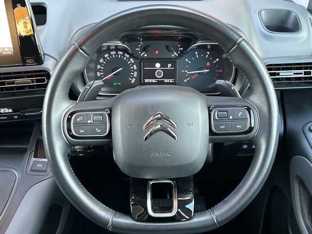 シトロエン ベルランゴ シャイン 宮崎県 2020(令2)年 5.2万km 緑 純正ナビ/・Bluetooth/・CarPlaｙ/・AM/FM/・iPod/・USB/ハロゲンライト/・ブラインドスポットモニター/・インテリジェントハイビーム/・オートライト/マルチパノラミックルーフ/ETC/リアモニター/ワイヤレス充電/プッシュスタート/両側スライドドア/純正16インチアルミホイール/スマートキー