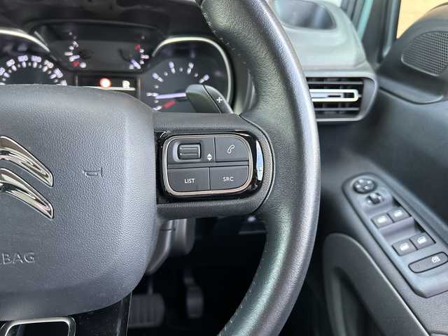 シトロエン ベルランゴ シャイン 宮崎県 2020(令2)年 5.2万km 緑 純正ナビ/・Bluetooth/・CarPlaｙ/・AM/FM/・iPod/・USB/ハロゲンライト/・ブラインドスポットモニター/・インテリジェントハイビーム/・オートライト/マルチパノラミックルーフ/ETC/リアモニター/ワイヤレス充電/プッシュスタート/両側スライドドア/純正16インチアルミホイール/スマートキー