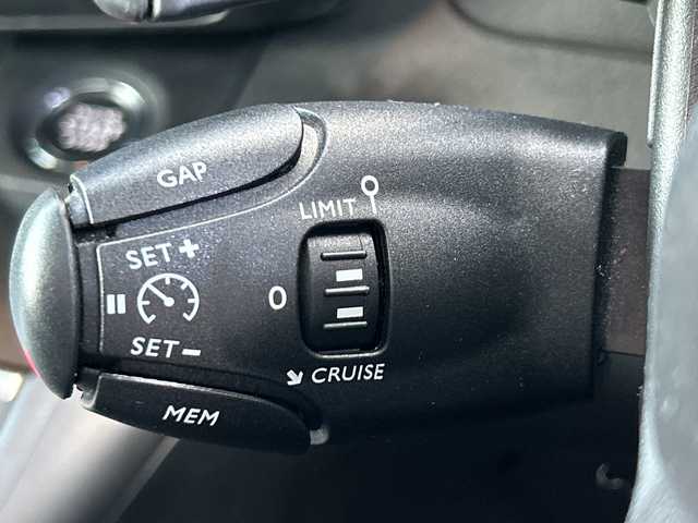 シトロエン ベルランゴ シャイン 宮崎県 2020(令2)年 5.2万km 緑 純正ナビ/・Bluetooth/・CarPlaｙ/・AM/FM/・iPod/・USB/ハロゲンライト/・ブラインドスポットモニター/・インテリジェントハイビーム/・オートライト/マルチパノラミックルーフ/ETC/リアモニター/ワイヤレス充電/プッシュスタート/両側スライドドア/純正16インチアルミホイール/スマートキー