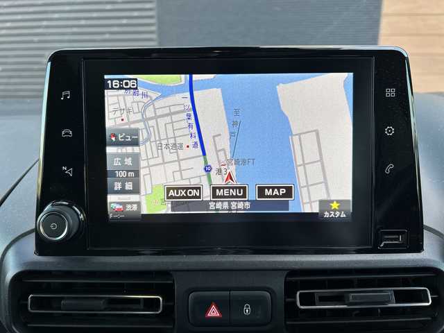 シトロエン ベルランゴ シャイン 宮崎県 2020(令2)年 5.2万km 緑 純正ナビ/・Bluetooth/・CarPlaｙ/・AM/FM/・iPod/・USB/ハロゲンライト/・ブラインドスポットモニター/・インテリジェントハイビーム/・オートライト/マルチパノラミックルーフ/ETC/リアモニター/ワイヤレス充電/プッシュスタート/両側スライドドア/純正16インチアルミホイール/スマートキー