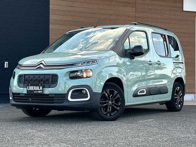 シトロエン ベルランゴ シャイン 宮崎県 2020(令2)年 5.2万km 緑 純正ナビ/・Bluetooth/・CarPlaｙ/・AM/FM/・iPod/・USB/ハロゲンライト/・ブラインドスポットモニター/・インテリジェントハイビーム/・オートライト/マルチパノラミックルーフ/ETC/リアモニター/ワイヤレス充電/プッシュスタート/両側スライドドア/純正16インチアルミホイール/スマートキー