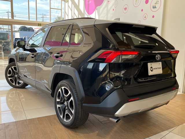 トヨタ ＲＡＶ４ アドベンチャー 埼玉県 2021(令3)年 3.3万km アッシュグレーメタリック/アティチュードブラックマイカ 2トーン トヨタセーフティセンス/純正ナビ/　　USB/BT/Miracast/バックカメラ/レーダークルーズコントロール/LEDオートライト/レザーシート/パワーシート/シートヒーター、エアシート/純正19インチAW/ステアヒーター/ブラインドスポットモニター/プッシュスタート/ETC/禁煙車