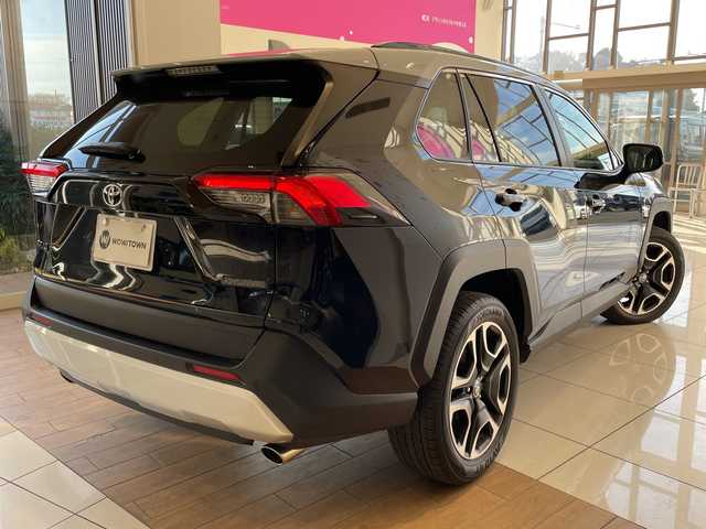 トヨタ ＲＡＶ４ アドベンチャー 埼玉県 2021(令3)年 3.3万km アッシュグレーメタリック/アティチュードブラックマイカ 2トーン トヨタセーフティセンス/純正ナビ/　　USB/BT/Miracast/バックカメラ/レーダークルーズコントロール/LEDオートライト/レザーシート/パワーシート/シートヒーター、エアシート/純正19インチAW/ステアヒーター/ブラインドスポットモニター/プッシュスタート/ETC/禁煙車