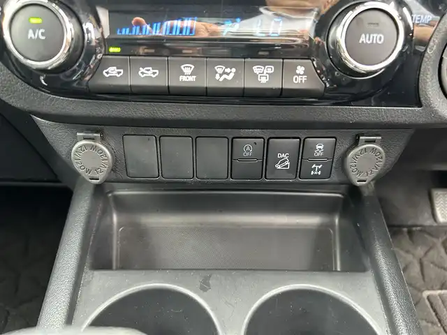 トヨタ ハイラックス Z 長崎県 2020(令2)年 4.2万km アティチュードブラックマイカ 4WD/純正ナビ(BT/CD/DVD)/フルセグTV/バックカメラ/ETC/レーダークルーズコントロール/クリアランスソナー/プリクラッシュセーフティシステム/レーンディパーチャーアラート/ロードサインアシスト/先行車発進告知機能/アクティブトラクションコントロール/ダウンヒルアシストコントロール制御/オートLSD/IC付ターボ/LEDヘッドランプ/本革巻きステアリング/上級ファブリックシート/純正17インチアルミホイール/スマートエントリー/スタートシステム/禁煙車