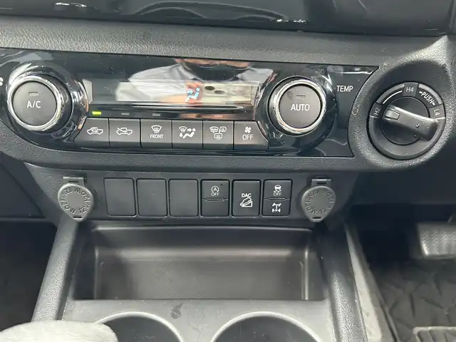 トヨタ ハイラックス Z 長崎県 2020(令2)年 4.2万km アティチュードブラックマイカ 4WD/純正ナビ(BT/CD/DVD)/フルセグTV/バックカメラ/ETC/レーダークルーズコントロール/クリアランスソナー/プリクラッシュセーフティシステム/レーンディパーチャーアラート/ロードサインアシスト/先行車発進告知機能/アクティブトラクションコントロール/ダウンヒルアシストコントロール制御/オートLSD/IC付ターボ/LEDヘッドランプ/本革巻きステアリング/上級ファブリックシート/純正17インチアルミホイール/スマートエントリー/スタートシステム/禁煙車