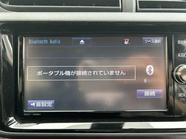 トヨタ アクア S スタイルブラック 大阪府 2016(平28)年 2.4万km ライムホワイトパールクリスタルシャイン 純正ナビ/(フルセグ/7インチ/BT/CD/DVD)/ETC/純正フロアマット/アイドリングストップ/レーンキープアシスト/衝突被害軽減システム/電格ミラー/プッシュスタート/スマートキー/取扱説明書/保証書