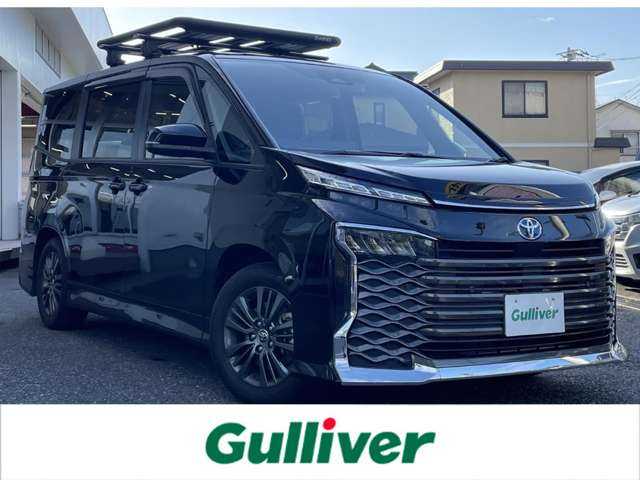 トヨタ ヴォクシー ハイブリッド S－G 千葉県 2022(令4)年 2.2万km アティチュードブラックマイカ ワンオーナー/10インチ純正ディスプレイオーディオ/純正ナビ/(AM/FM/BT/フルセグ/miracast/HDMI)/CD/DVDデッキ(OP)/14型フリップダウンモニター(V14T-R72R)/バックカメラ/コーナーセンサー/両側パワースライドドア/レータークルーズコントロール/オートハイビーム/前後ドラレコ(TZ-DR210)/純正シートカバー/シートヒーター/ETC2.0/社外スタッドレスタイヤ積込6分山(205/60/R16)/保証書・取説/inoo ルーフラック(鍵・取説有)