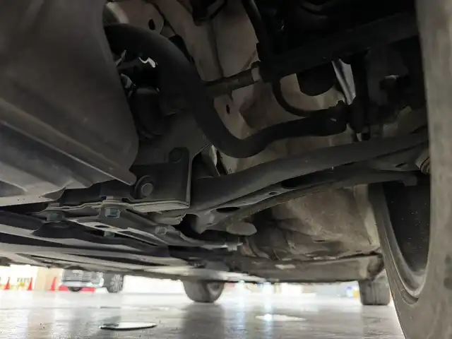 ホンダ Ｓ６６０ α 三重県 2016(平28)年 3.9万km プレミアムスターホワイトP ガソリン・ターボ/MR/6F/iPod対応USBプレーヤー（AUXジャックあり）／AM・FMチューナー/バックカメラ/ドライブレコーダー 前方/ETC/安全/・運転席用＆助手席用i-SRSエアバッグシステム/・i-サイドエアバッグシステム/・VSA/・EBD（電子制御制動力配分システム）付ABS/・ヒルスタートアシスト機能/装備/・【OP】アシンメトリーカラースポーツレザーシート（運転席：ライトグレー／助手席：ダークグレー）/・ハーフレザーシート/・クルーズコントロール/・オートライト/・LEDヘッドライト/・オートエアコン/・ステアリングスイッチ/・プッシュスタート/・パワーウインドウ/・パワーステアリング/・本革巻きステアリング/・フロント15x5J / リア16×6.5J 純正アルミホイール/・保/・スマートキーx1