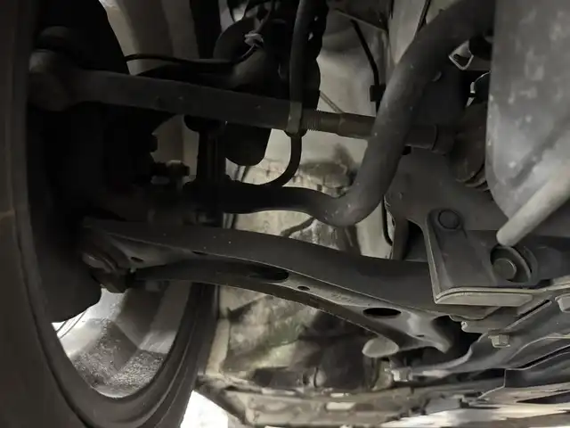 ホンダ Ｓ６６０ α 三重県 2016(平28)年 3.9万km プレミアムスターホワイトP ガソリン・ターボ/MR/6F/iPod対応USBプレーヤー（AUXジャックあり）／AM・FMチューナー/バックカメラ/ドライブレコーダー 前方/ETC/安全/・運転席用＆助手席用i-SRSエアバッグシステム/・i-サイドエアバッグシステム/・VSA/・EBD（電子制御制動力配分システム）付ABS/・ヒルスタートアシスト機能/装備/・【OP】アシンメトリーカラースポーツレザーシート（運転席：ライトグレー／助手席：ダークグレー）/・ハーフレザーシート/・クルーズコントロール/・オートライト/・LEDヘッドライト/・オートエアコン/・ステアリングスイッチ/・プッシュスタート/・パワーウインドウ/・パワーステアリング/・本革巻きステアリング/・フロント15x5J / リア16×6.5J 純正アルミホイール/・保/・スマートキーx1