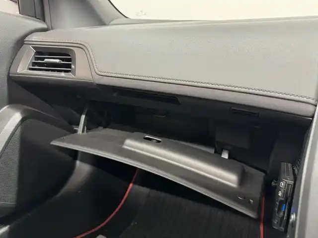ホンダ Ｓ６６０ α 三重県 2016(平28)年 3.9万km プレミアムスターホワイトP ガソリン・ターボ/MR/6F/iPod対応USBプレーヤー（AUXジャックあり）／AM・FMチューナー/バックカメラ/ドライブレコーダー 前方/ETC/安全/・運転席用＆助手席用i-SRSエアバッグシステム/・i-サイドエアバッグシステム/・VSA/・EBD（電子制御制動力配分システム）付ABS/・ヒルスタートアシスト機能/装備/・【OP】アシンメトリーカラースポーツレザーシート（運転席：ライトグレー／助手席：ダークグレー）/・ハーフレザーシート/・クルーズコントロール/・オートライト/・LEDヘッドライト/・オートエアコン/・ステアリングスイッチ/・プッシュスタート/・パワーウインドウ/・パワーステアリング/・本革巻きステアリング/・フロント15x5J / リア16×6.5J 純正アルミホイール/・保/・スマートキーx1