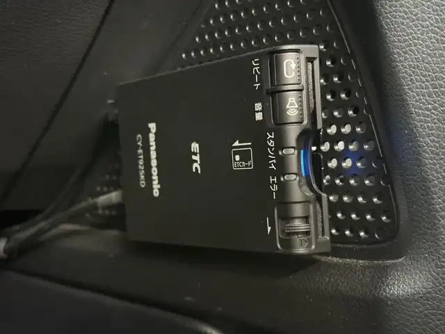 ホンダ Ｓ６６０ α 三重県 2016(平28)年 3.9万km プレミアムスターホワイトP ガソリン・ターボ/MR/6F/iPod対応USBプレーヤー（AUXジャックあり）／AM・FMチューナー/バックカメラ/ドライブレコーダー 前方/ETC/安全/・運転席用＆助手席用i-SRSエアバッグシステム/・i-サイドエアバッグシステム/・VSA/・EBD（電子制御制動力配分システム）付ABS/・ヒルスタートアシスト機能/装備/・【OP】アシンメトリーカラースポーツレザーシート（運転席：ライトグレー／助手席：ダークグレー）/・ハーフレザーシート/・クルーズコントロール/・オートライト/・LEDヘッドライト/・オートエアコン/・ステアリングスイッチ/・プッシュスタート/・パワーウインドウ/・パワーステアリング/・本革巻きステアリング/・フロント15x5J / リア16×6.5J 純正アルミホイール/・保/・スマートキーx1