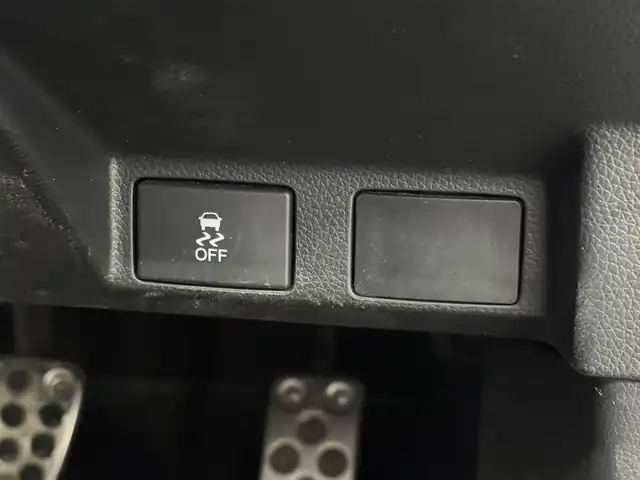 ホンダ Ｓ６６０ α 三重県 2016(平28)年 3.9万km プレミアムスターホワイトP ガソリン・ターボ/MR/6F/iPod対応USBプレーヤー（AUXジャックあり）／AM・FMチューナー/バックカメラ/ドライブレコーダー 前方/ETC/安全/・運転席用＆助手席用i-SRSエアバッグシステム/・i-サイドエアバッグシステム/・VSA/・EBD（電子制御制動力配分システム）付ABS/・ヒルスタートアシスト機能/装備/・【OP】アシンメトリーカラースポーツレザーシート（運転席：ライトグレー／助手席：ダークグレー）/・ハーフレザーシート/・クルーズコントロール/・オートライト/・LEDヘッドライト/・オートエアコン/・ステアリングスイッチ/・プッシュスタート/・パワーウインドウ/・パワーステアリング/・本革巻きステアリング/・フロント15x5J / リア16×6.5J 純正アルミホイール/・保/・スマートキーx1
