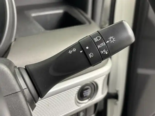 スズキ スペーシア ギア HYBRID XZターボ 埼玉県 2023(令5)年 3.1万km ピュアホワイトP ・セーフティサポート/・純正９インチナビゲーション/（フルセグTV/CD/DVD/Bluetooth/アップルカープレイ/アンドロイドオート）/・全方位カメラ/・クリアランスソナー /・レーダークルーズコントロール/・パドルシフト/・両側電動スライドドア/・運転席助手席シートヒーター /・ヘッドアップディスプレイ/・天井サーキュレーター/・後席ロールサンシェード/・運転席後テーブル/・オートLEDヘッドライト/・スマートキー/・プッシュスタート/・純正１４インチアルミホイール