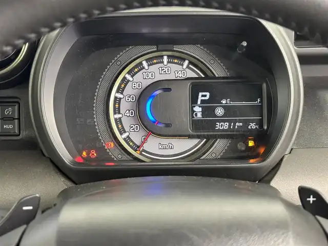 スズキ スペーシア ギア HYBRID XZターボ 埼玉県 2023(令5)年 3.1万km ピュアホワイトP ・セーフティサポート/・純正９インチナビゲーション/（フルセグTV/CD/DVD/Bluetooth/アップルカープレイ/アンドロイドオート）/・全方位カメラ/・クリアランスソナー /・レーダークルーズコントロール/・パドルシフト/・両側電動スライドドア/・運転席助手席シートヒーター /・ヘッドアップディスプレイ/・天井サーキュレーター/・後席ロールサンシェード/・運転席後テーブル/・オートLEDヘッドライト/・スマートキー/・プッシュスタート/・純正１４インチアルミホイール