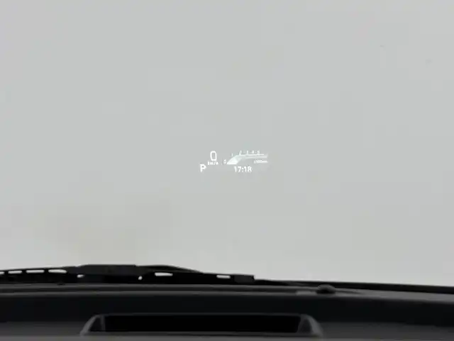 スズキ スペーシア ギア HYBRID XZターボ 埼玉県 2023(令5)年 3.1万km ピュアホワイトP ・セーフティサポート/・純正９インチナビゲーション/（フルセグTV/CD/DVD/Bluetooth/アップルカープレイ/アンドロイドオート）/・全方位カメラ/・クリアランスソナー /・レーダークルーズコントロール/・パドルシフト/・両側電動スライドドア/・運転席助手席シートヒーター /・ヘッドアップディスプレイ/・天井サーキュレーター/・後席ロールサンシェード/・運転席後テーブル/・オートLEDヘッドライト/・スマートキー/・プッシュスタート/・純正１４インチアルミホイール
