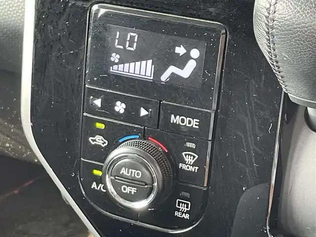トヨタ タンク カスタムG－T 滋賀県 2019(平31)年 5.7万km ホワイトパールクリスタルシャイン 禁煙車/純正9インチナビ(CD/DVD/フルセグ/Bluetooth)/前席シートヒーター/全方位カメラ/クルーズコントロール/LEDヘッドライト/前方ドライブレコーダー/ETC/オートライト/オートハイビーム/両側パワースライドドア/コーナーセンサー/アイドリングストップ/ステアリングリモコン/純正フロアマット/ドアバイザー/プッシュスタート/スマートキー