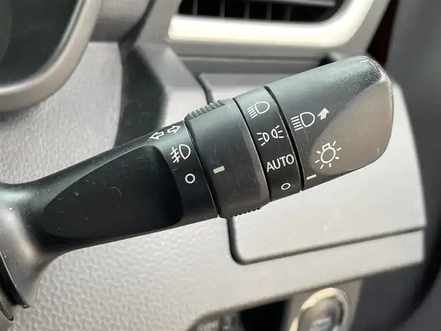 トヨタ タンク カスタムG－T 滋賀県 2019(平31)年 5.7万km ホワイトパールクリスタルシャイン 禁煙車/純正9インチナビ(CD/DVD/フルセグ/Bluetooth)/前席シートヒーター/全方位カメラ/クルーズコントロール/LEDヘッドライト/前方ドライブレコーダー/ETC/オートライト/オートハイビーム/両側パワースライドドア/コーナーセンサー/アイドリングストップ/ステアリングリモコン/純正フロアマット/ドアバイザー/プッシュスタート/スマートキー