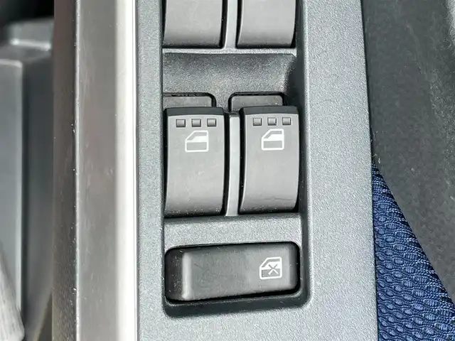 トヨタ タンク カスタムG－T 滋賀県 2019(平31)年 5.7万km ホワイトパールクリスタルシャイン 禁煙車/純正9インチナビ(CD/DVD/フルセグ/Bluetooth)/前席シートヒーター/全方位カメラ/クルーズコントロール/LEDヘッドライト/前方ドライブレコーダー/ETC/オートライト/オートハイビーム/両側パワースライドドア/コーナーセンサー/アイドリングストップ/ステアリングリモコン/純正フロアマット/ドアバイザー/プッシュスタート/スマートキー